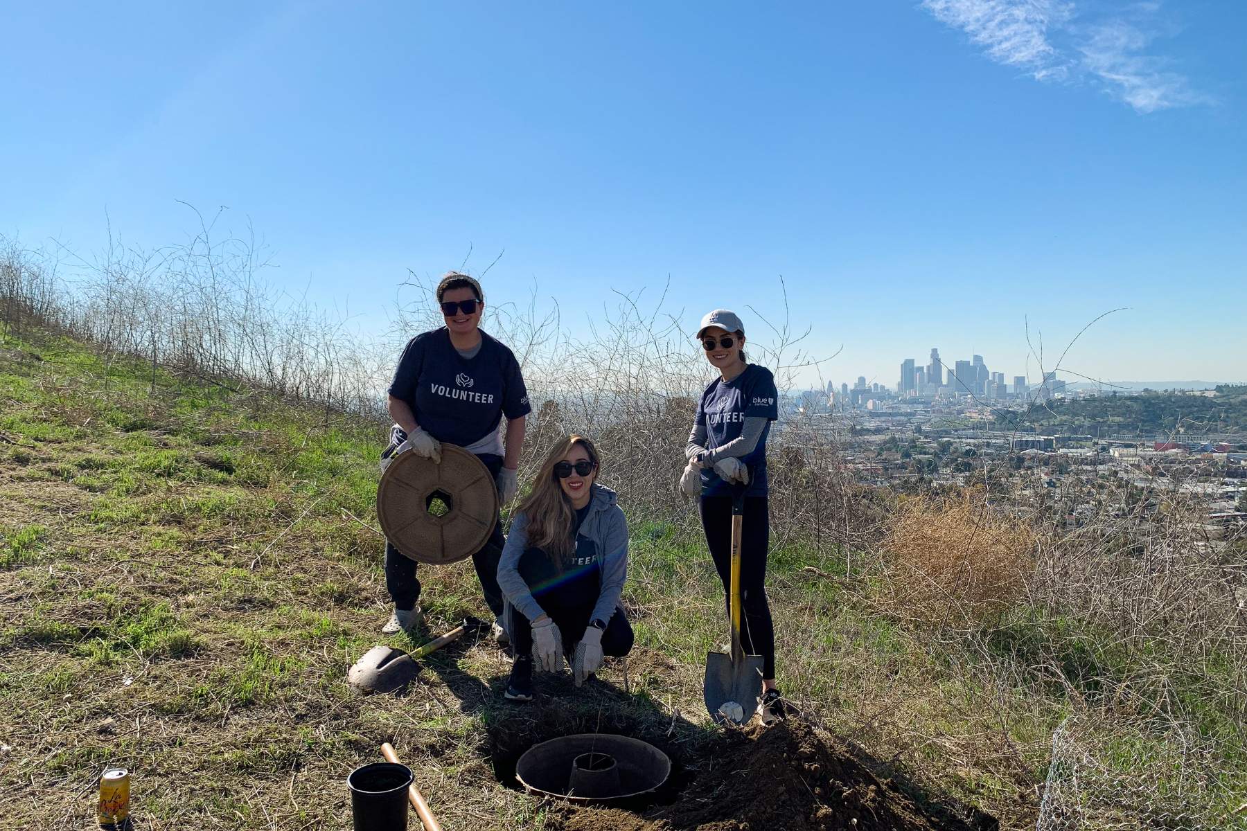 Volunteers in LA Ascot Hills