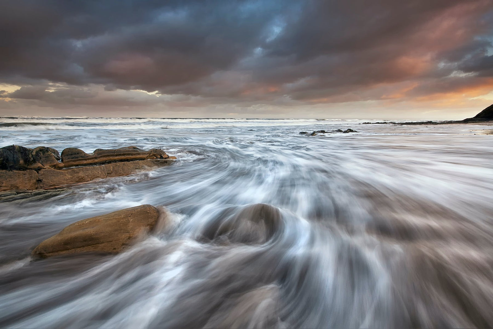 tide rolling in